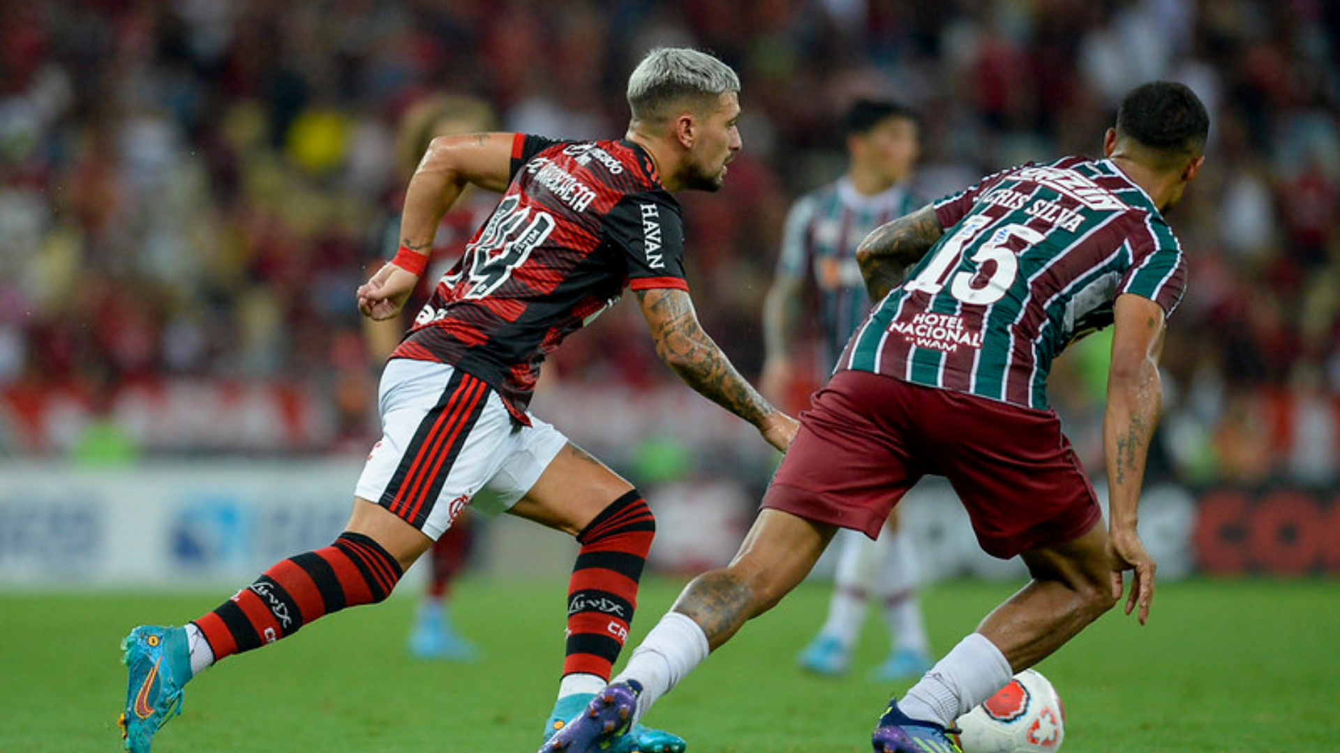 Fluminense x Flamengo em campo pelo Campeonato Carioca