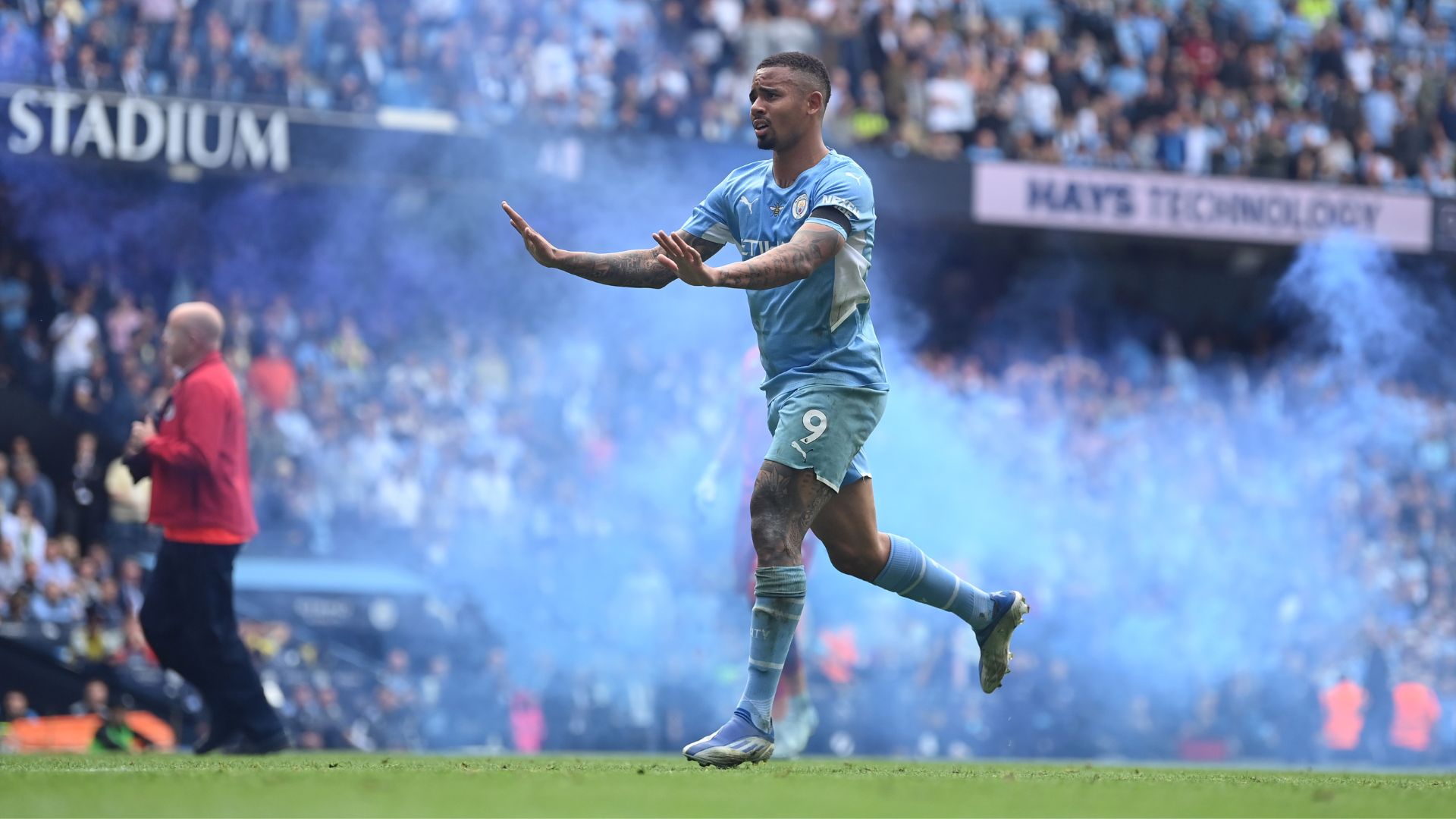 Gabriel Jesus comemorando o gol pelo Manchester City