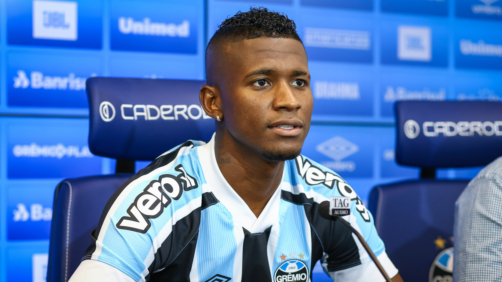 Orejuela com a camisa do Grêmio