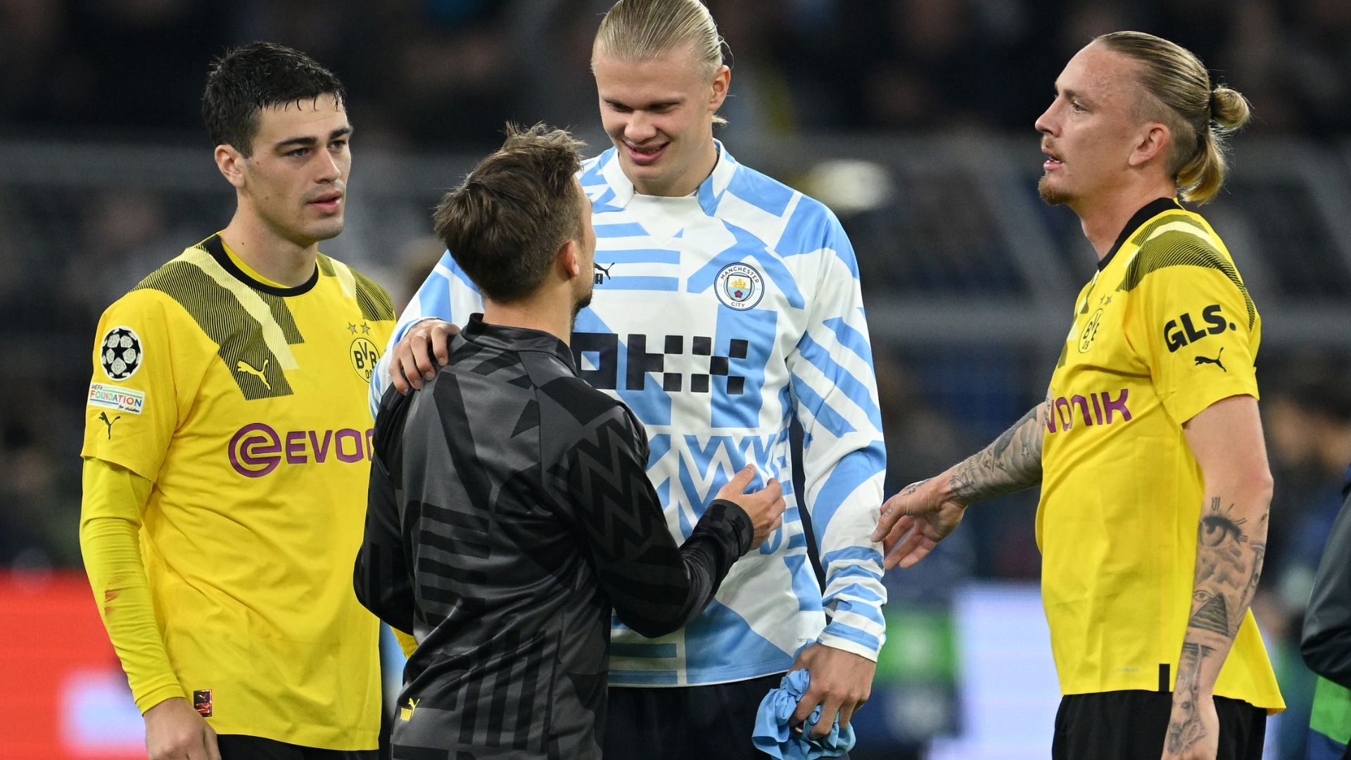 Haaland reencontra ex-companheiros do Borussia Dortmund