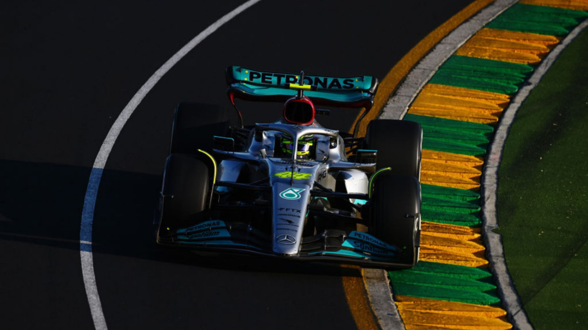 Hamilton dispara contra regra da FIA