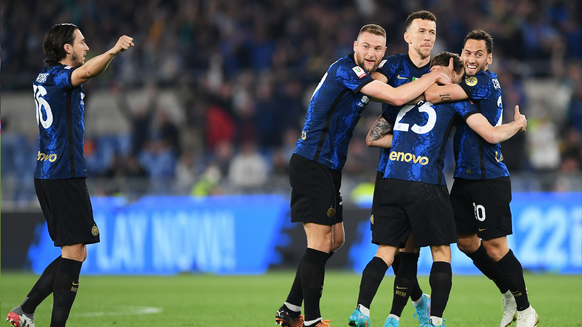 Jogadores da Inter comemorando gol