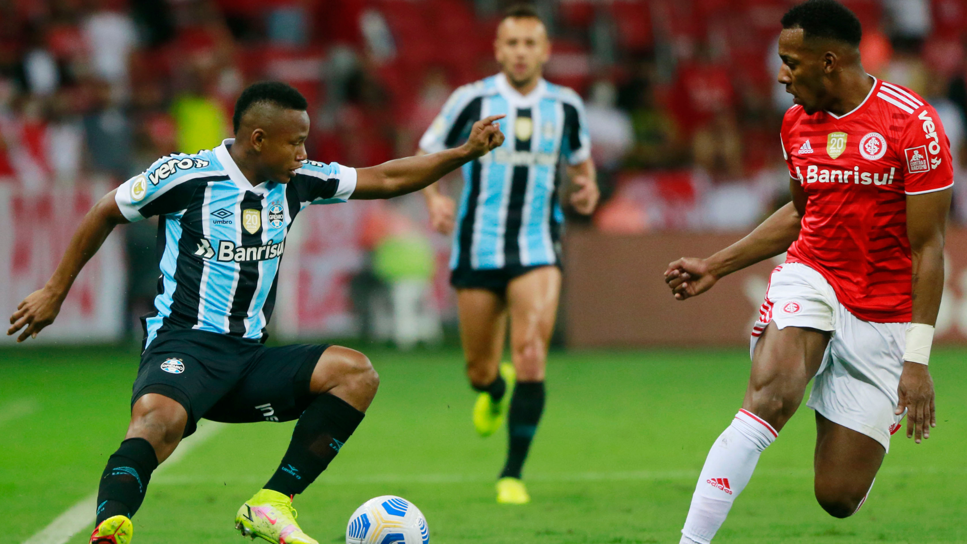 Internacional e Grêmio se enfrentam pela semifinal do Gauchão