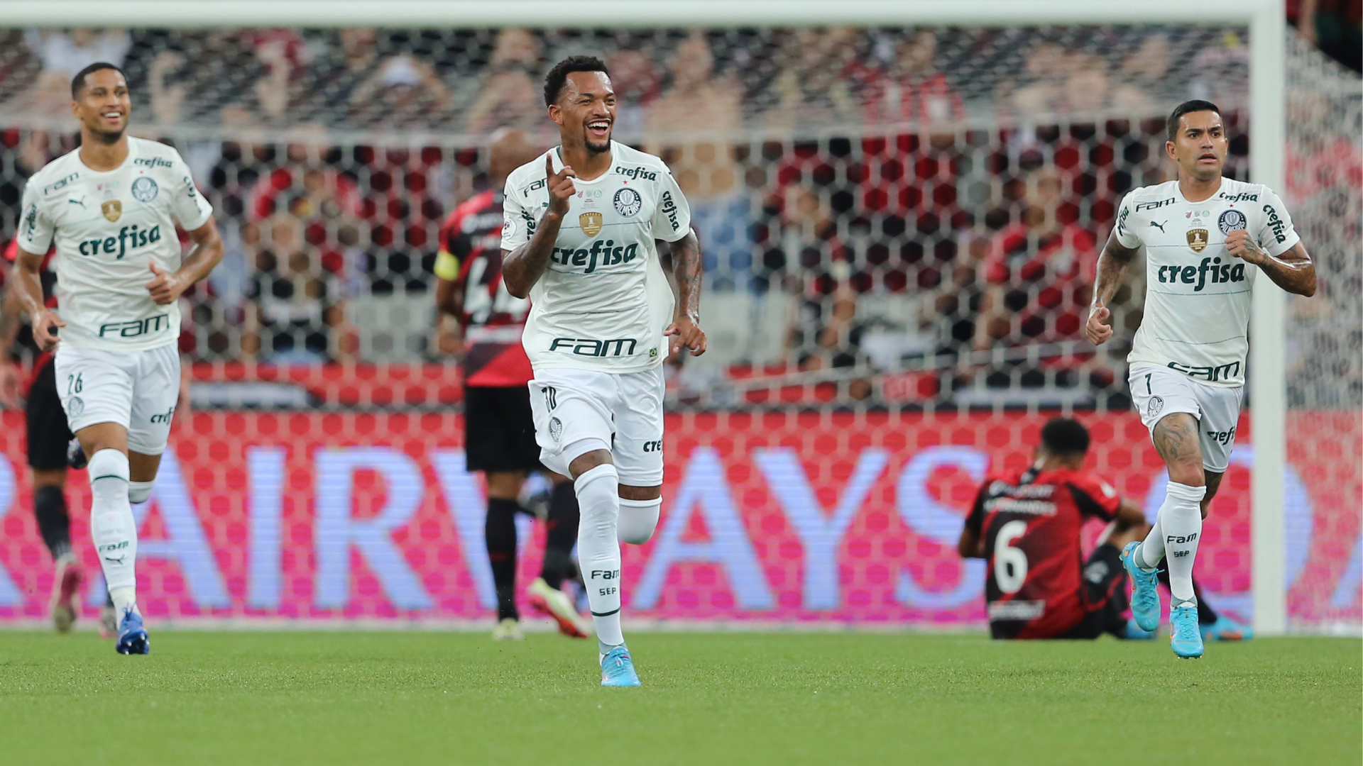 Jailson comemora gol pelo Palmeiras