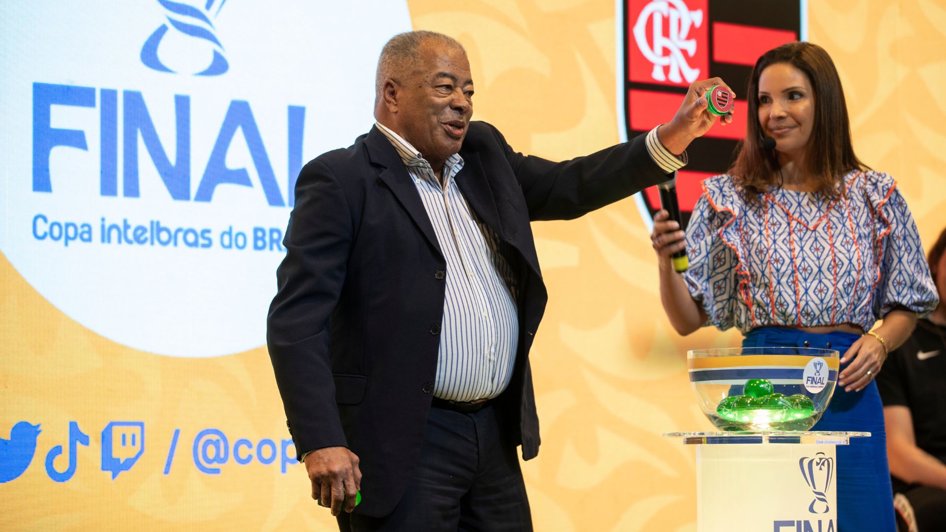 Jairzinho sorteia mando de campo da final da Copa do Brasil