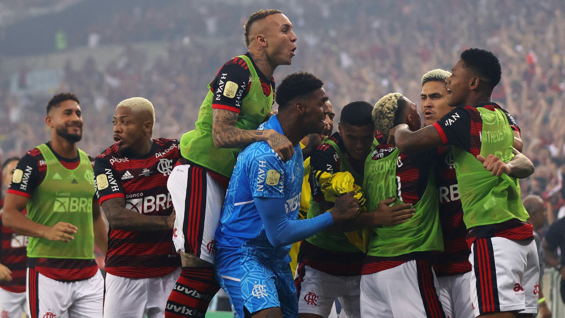 Jogadores do Flamengo comemoram gol sobre o Corinthians