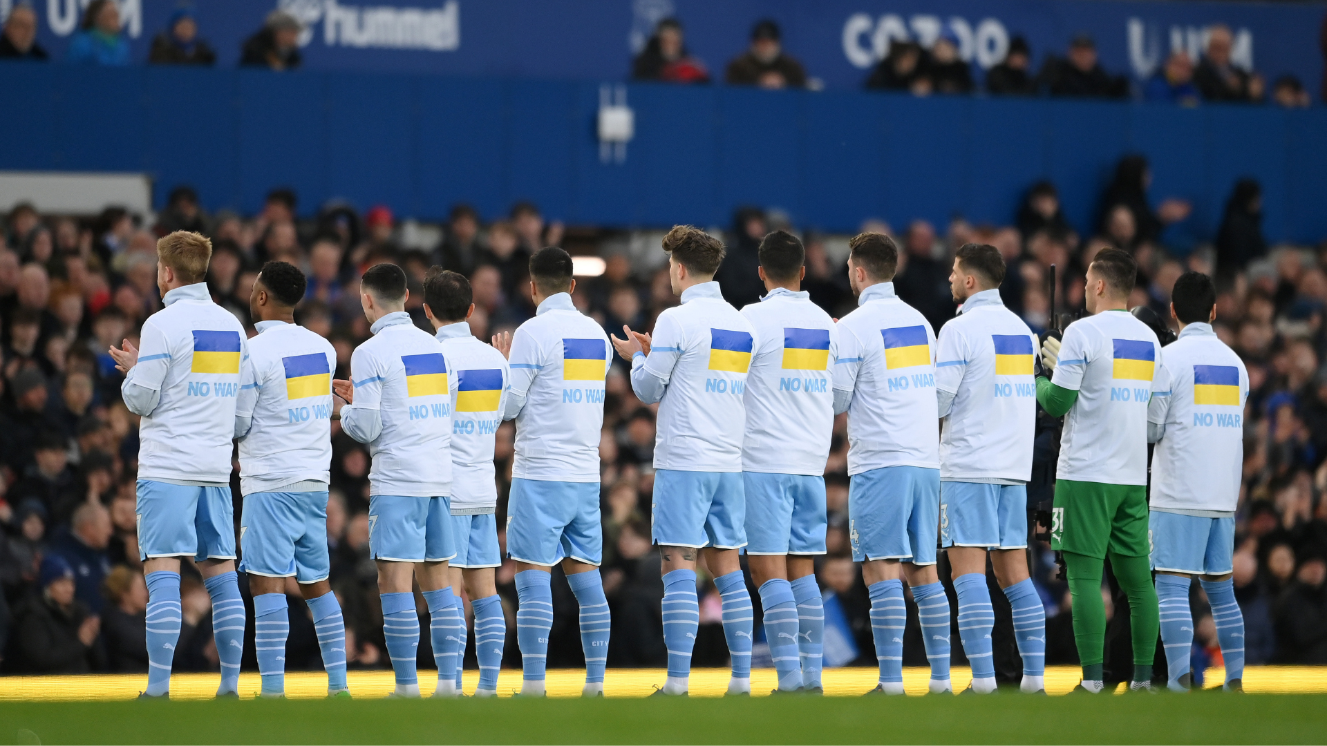 Jogadores do Manchester City em apoio à Ucrânia