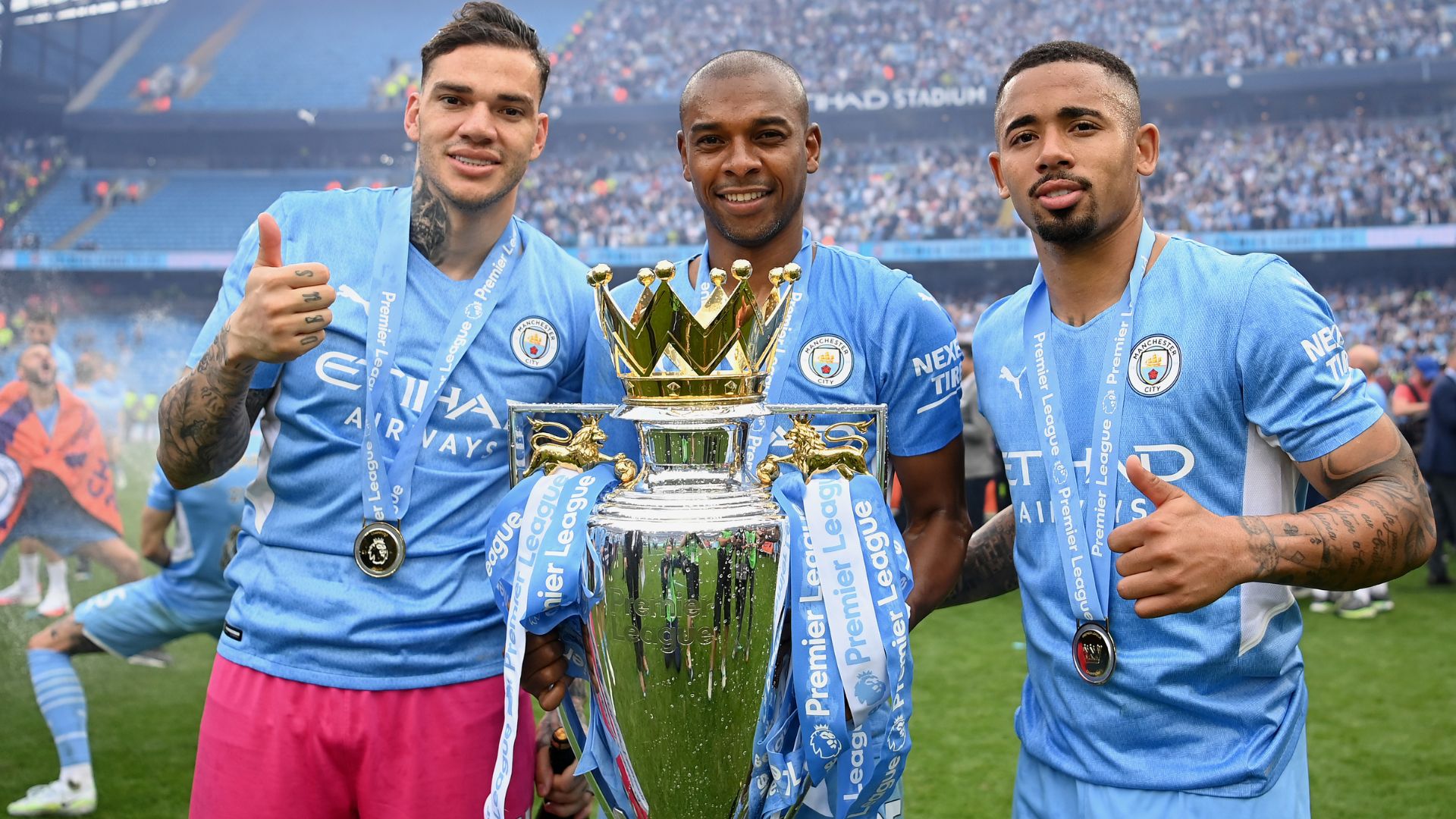 Ederson, Fernandinho e Gabriel Jesus, campeões da Premier League na última temporada