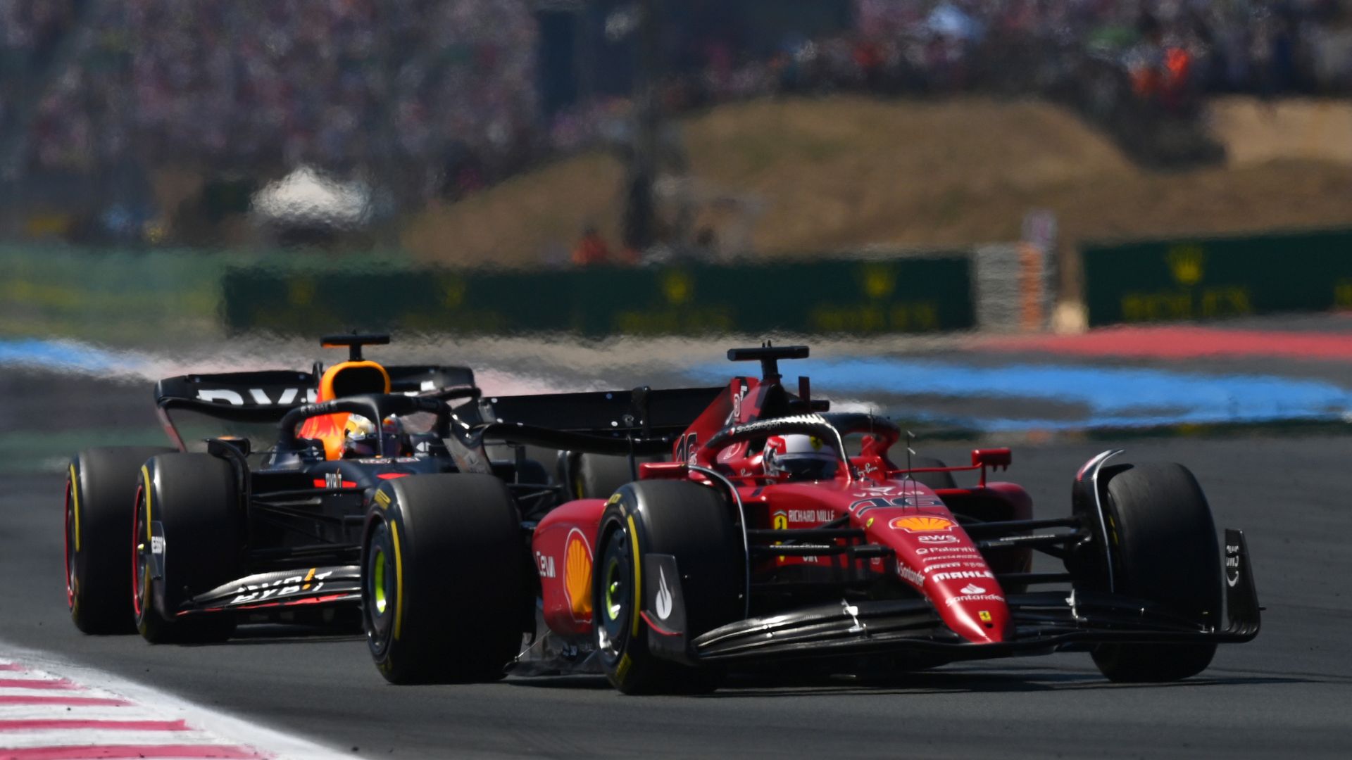 Charles Leclerc e Max Verstappen brigam por posição no GP da França