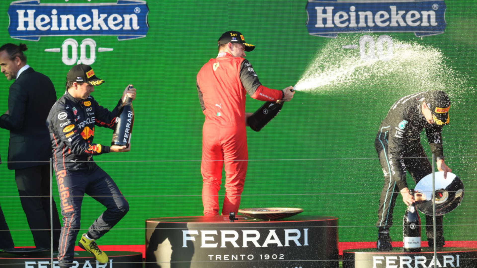 Leclerc comemorando a conquista do GP da Austrália
