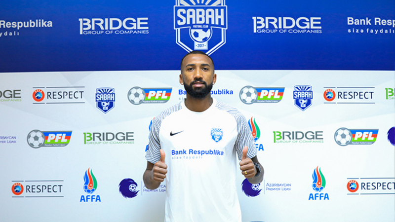 Lucas Rangel celebra gol pelo Sabah FK