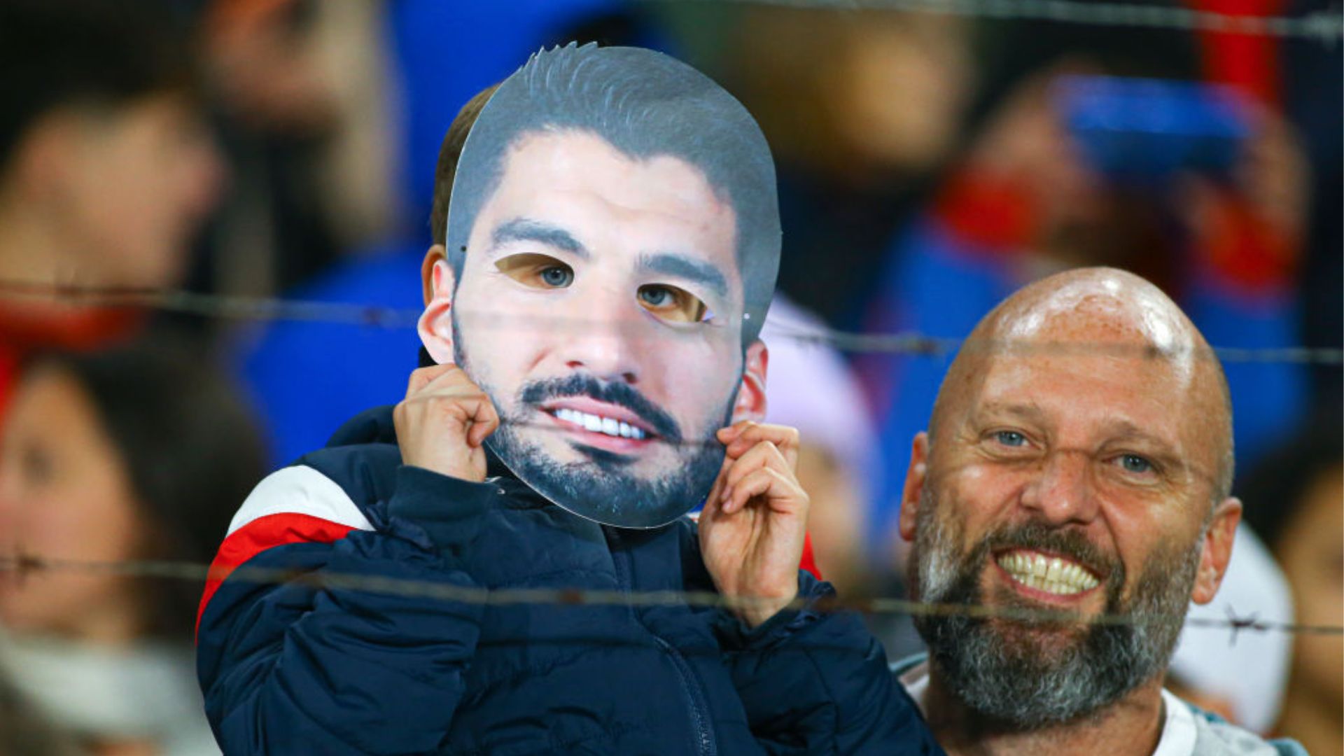 Torcedor do Nacional com máscara de Luis Suárez