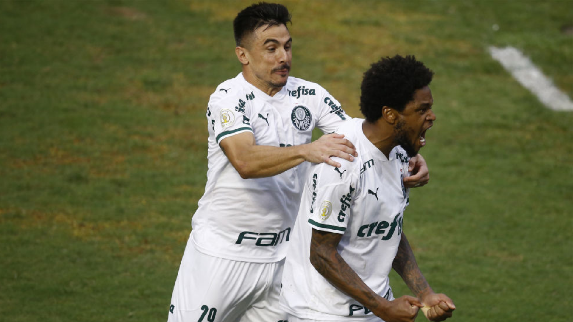 Luiz Adriano em ação pelo Palmeiras