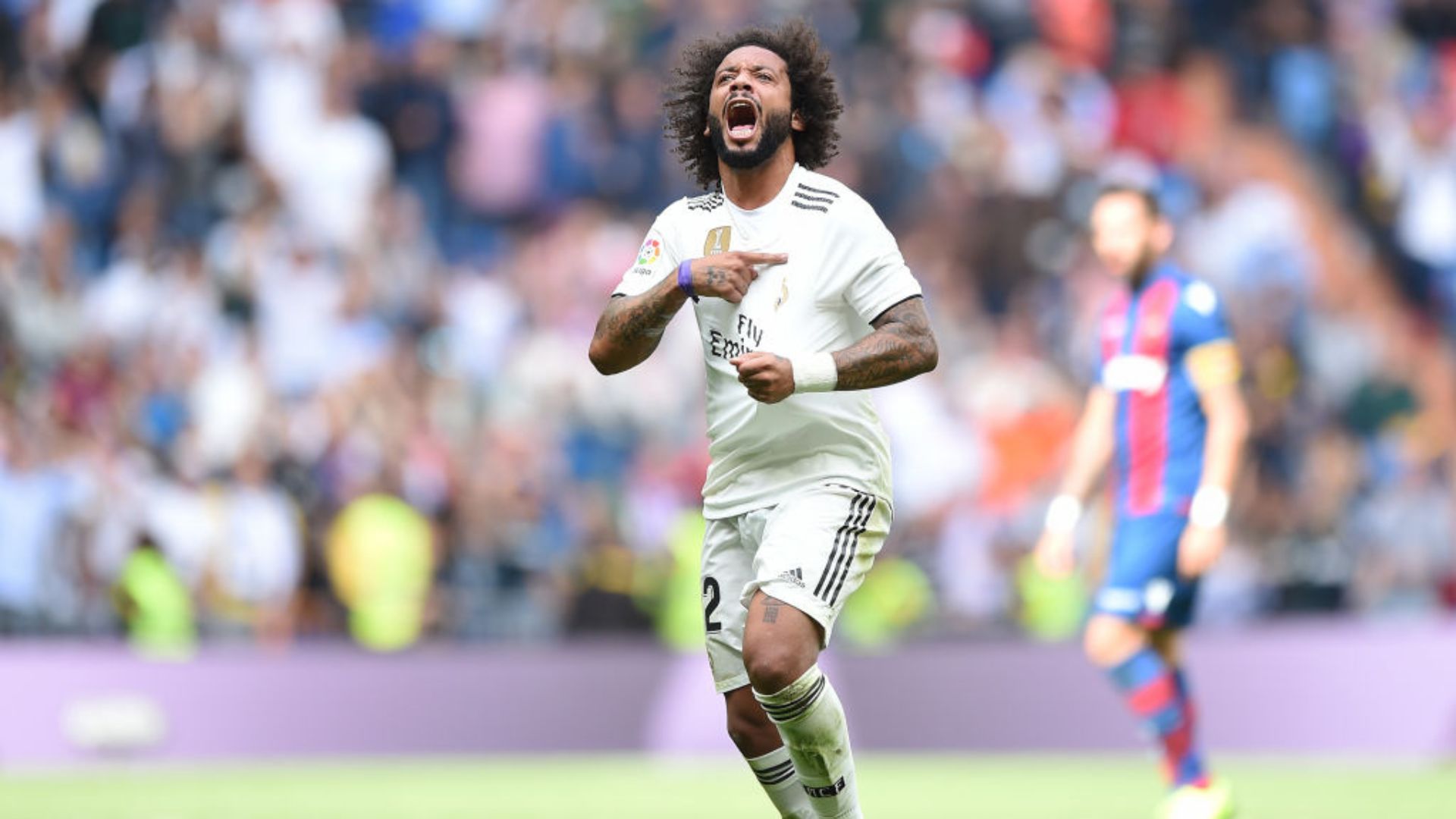 Marcelo comemorando o gol pelo Real Madrid