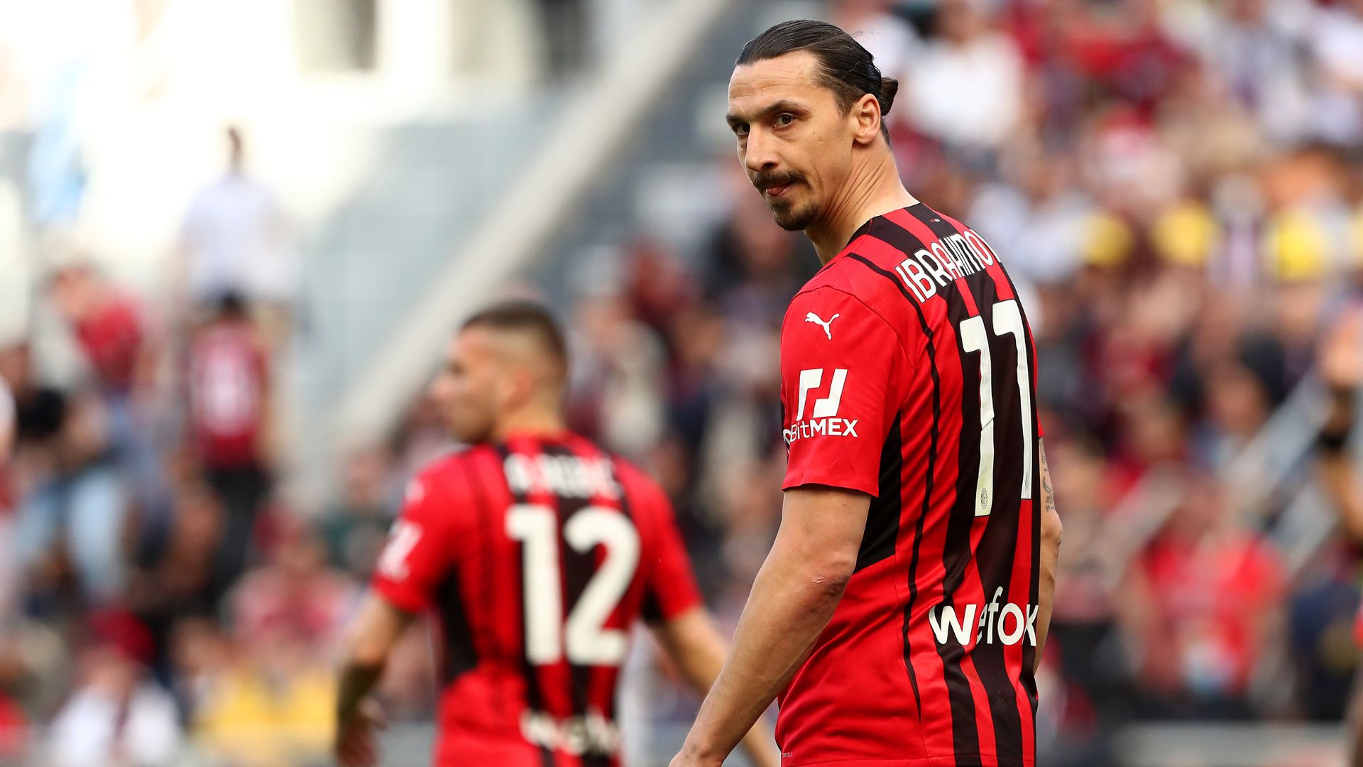 Milan renova contrato de Ibrahimovic por mais uma temporada