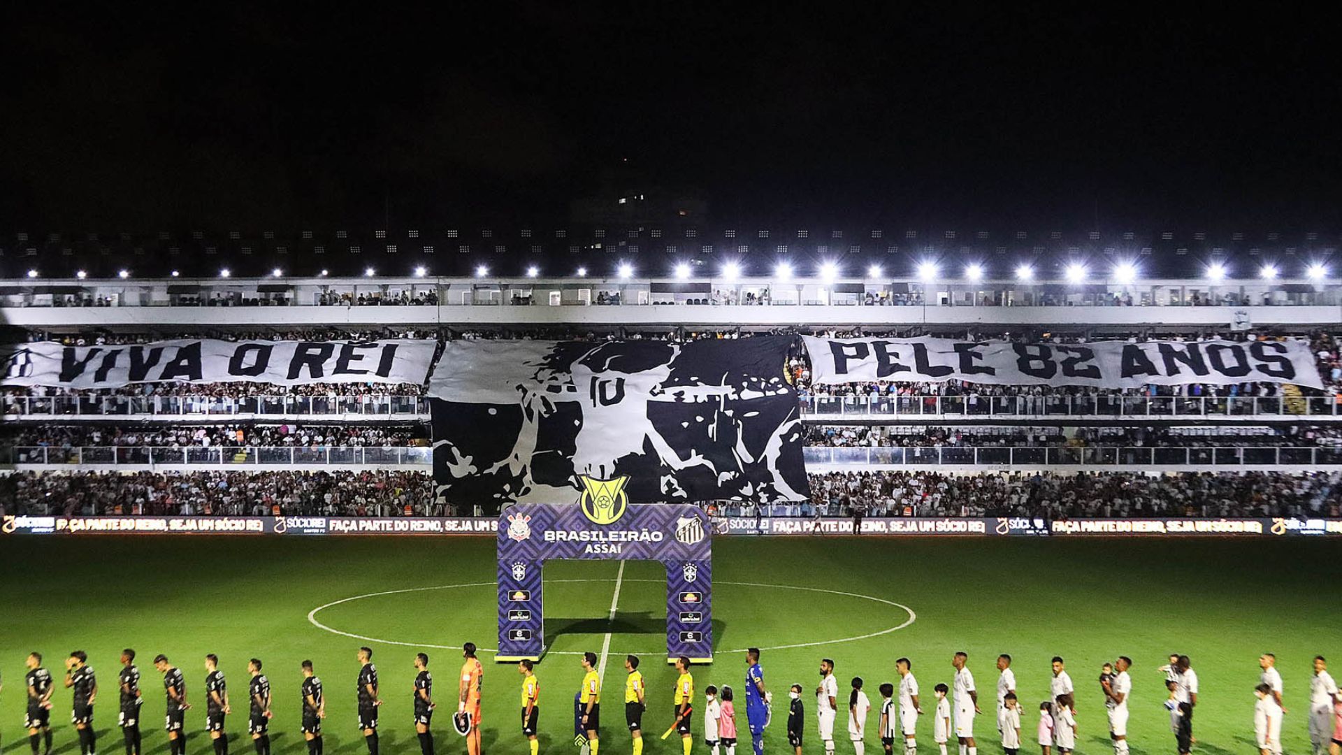 Mosaico da torcida do Santos em homenagem a Pelé