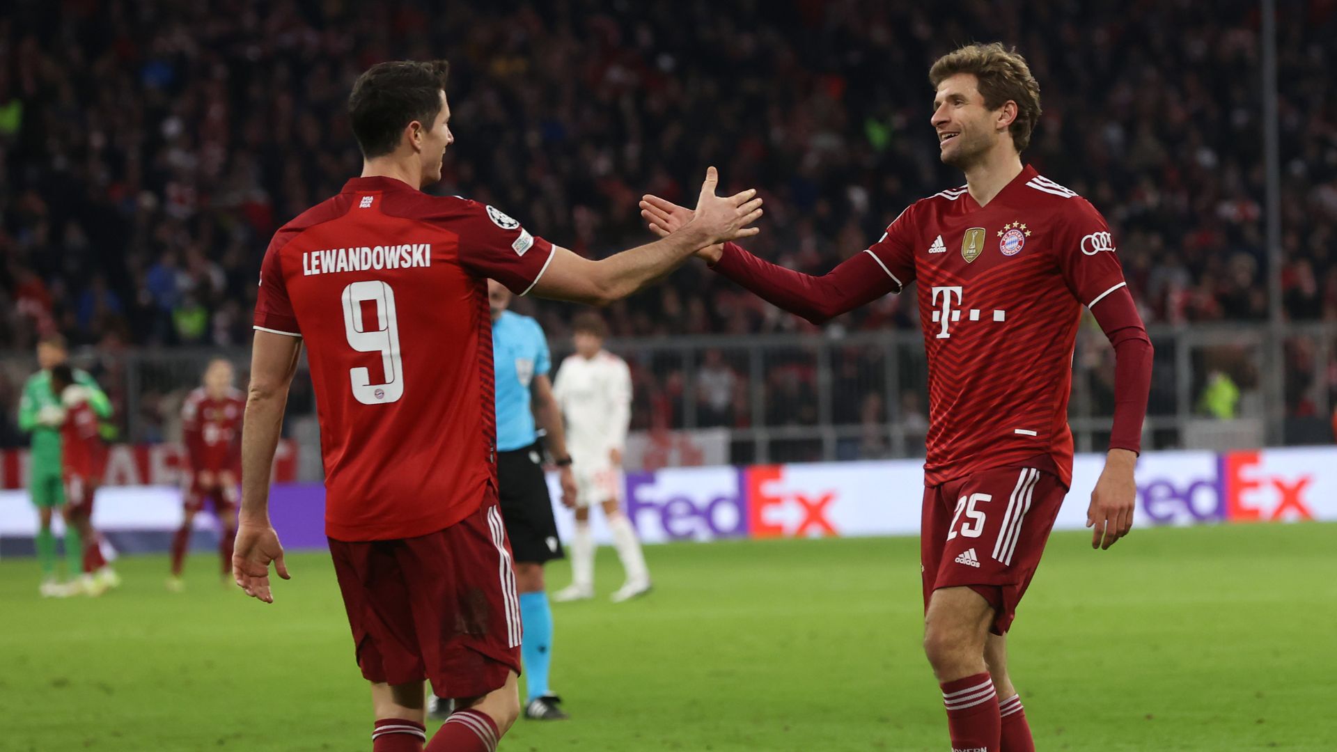 Müller e Lewandowski jogaram juntos por oito temporadas no Bayern de Munique (Crédito: Getty Images)
