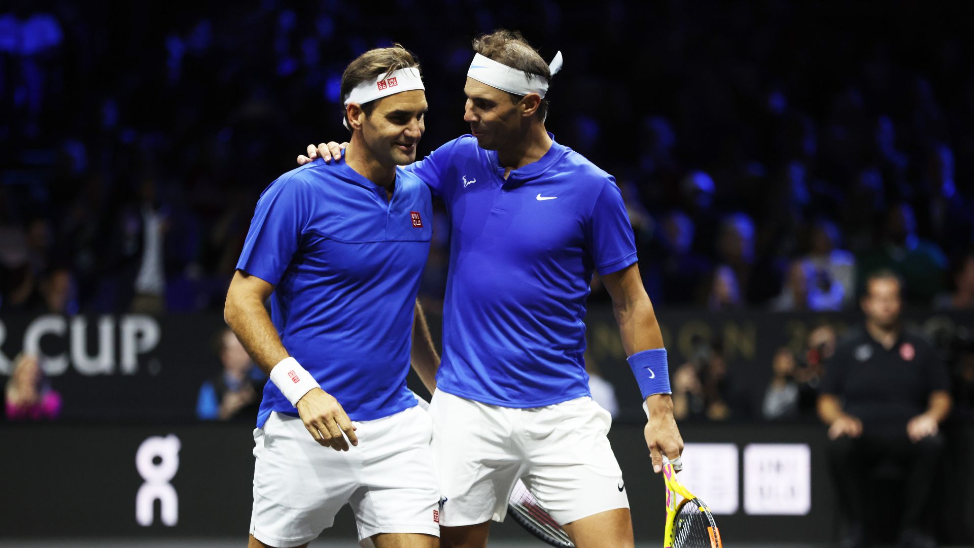 Rafael Nadal e Roger Federer em despedida do suíço