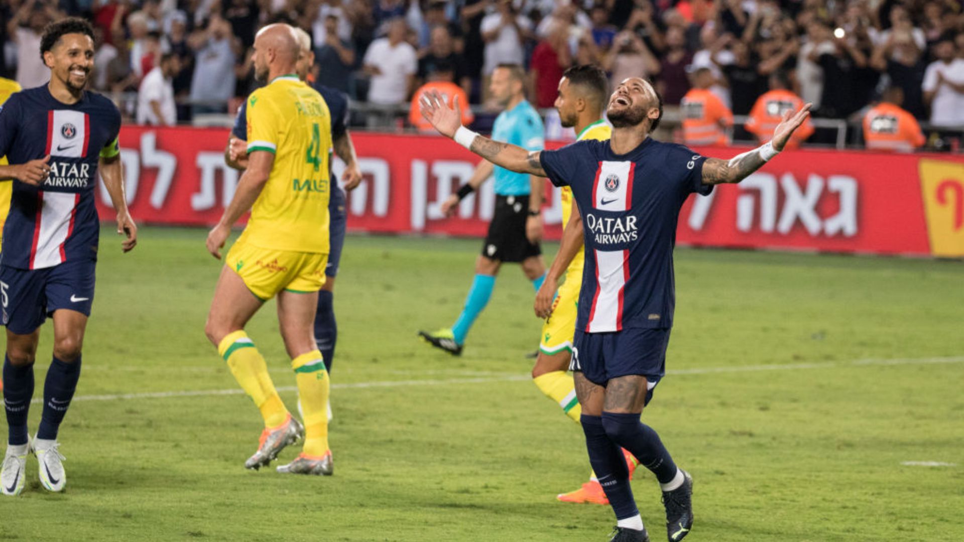 Neymar comemorando o gol pelo PSG na Supercopa da França