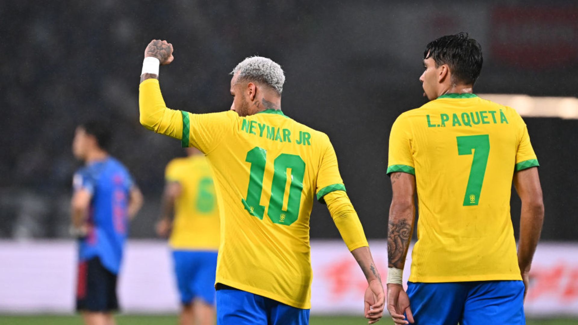 Neymar comemorando o gol diante do Japão pela seleção