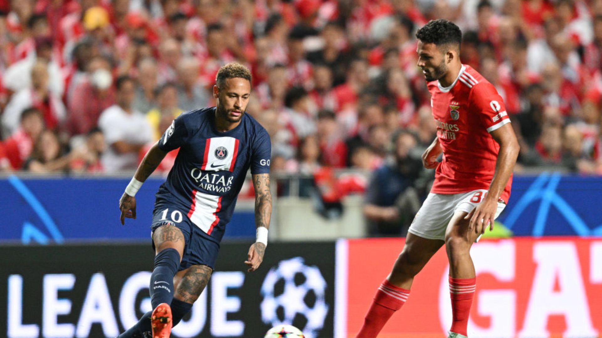 Neymar em ação pelo PSG na Champions League