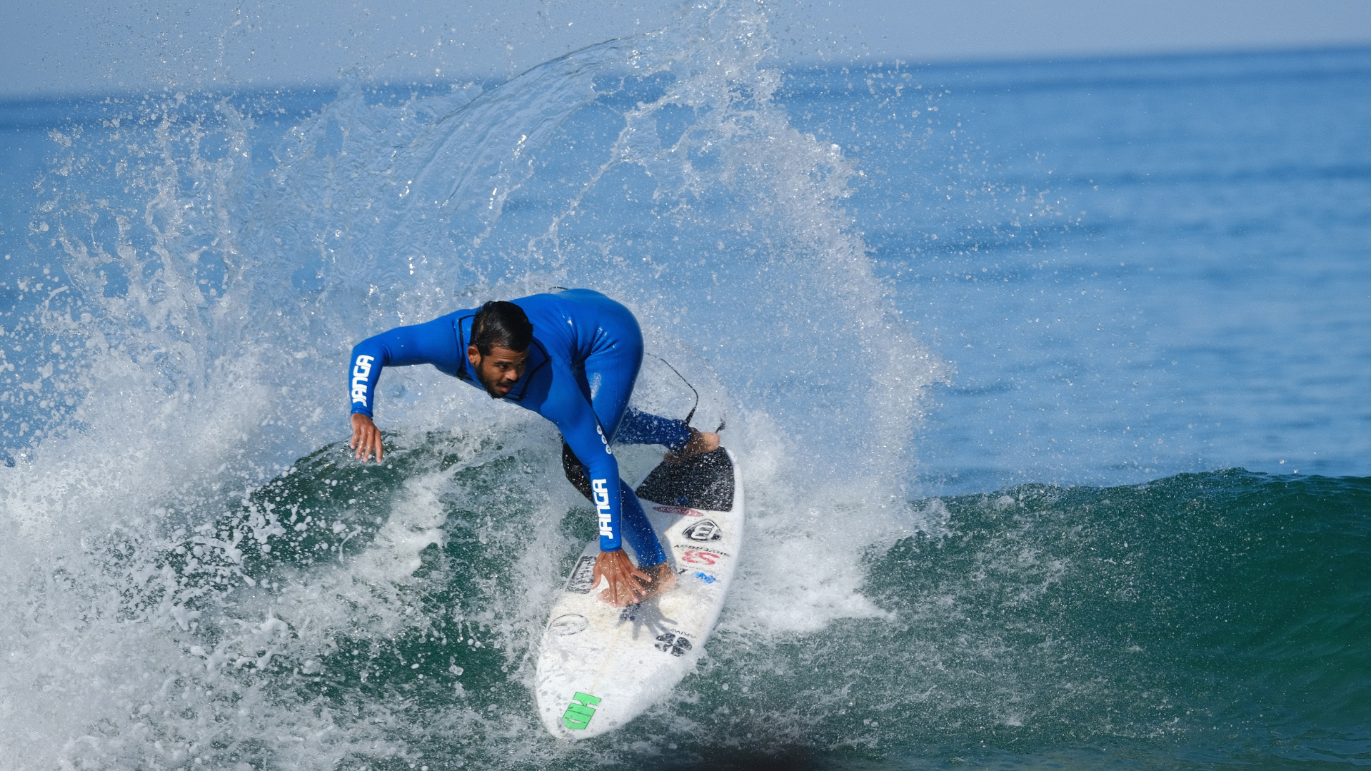 Edgard Groggia, em torneio de surfe