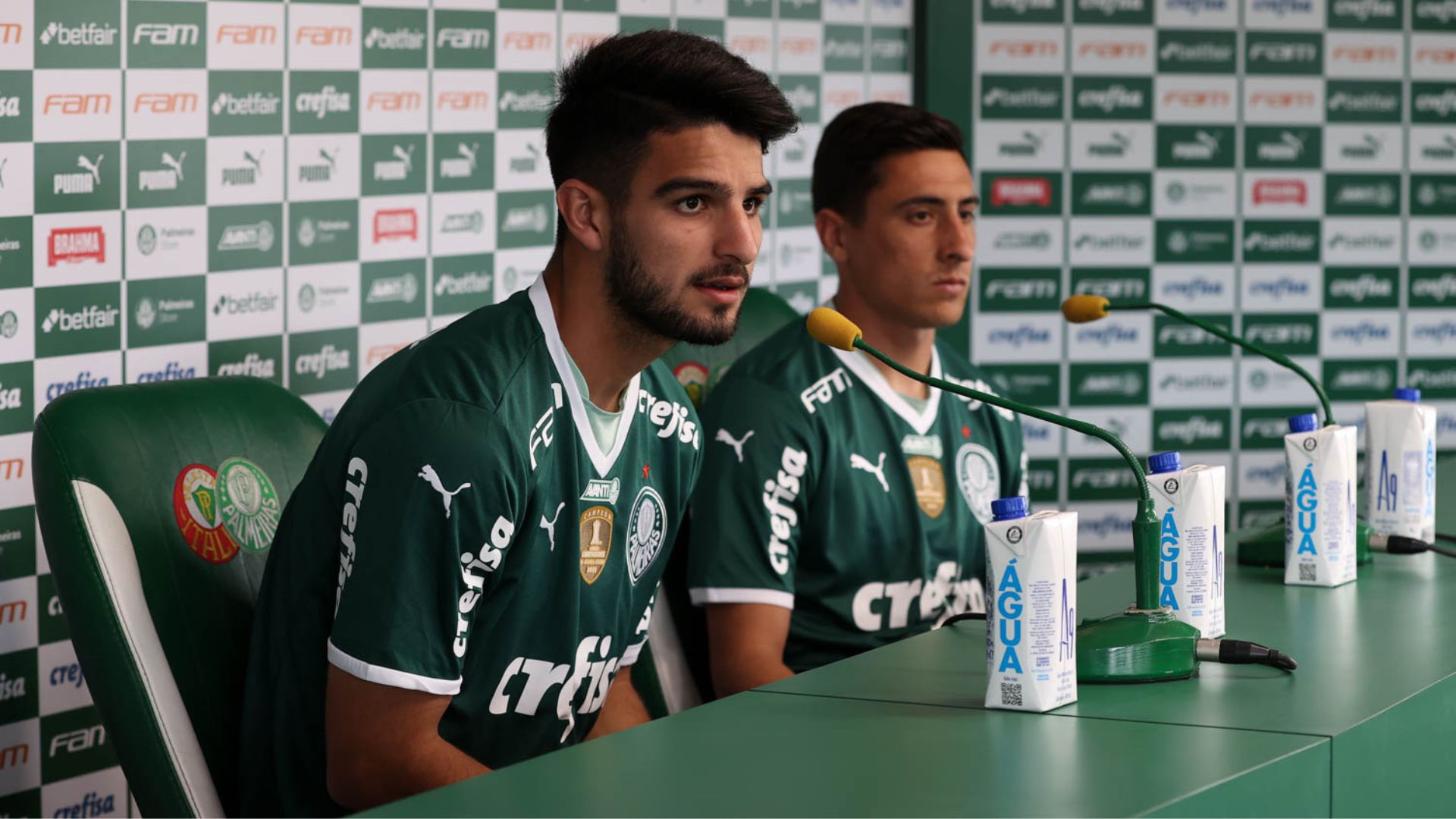 López e Merentiel sendo apresentados pelo Palmeiras na Academia de Futebol