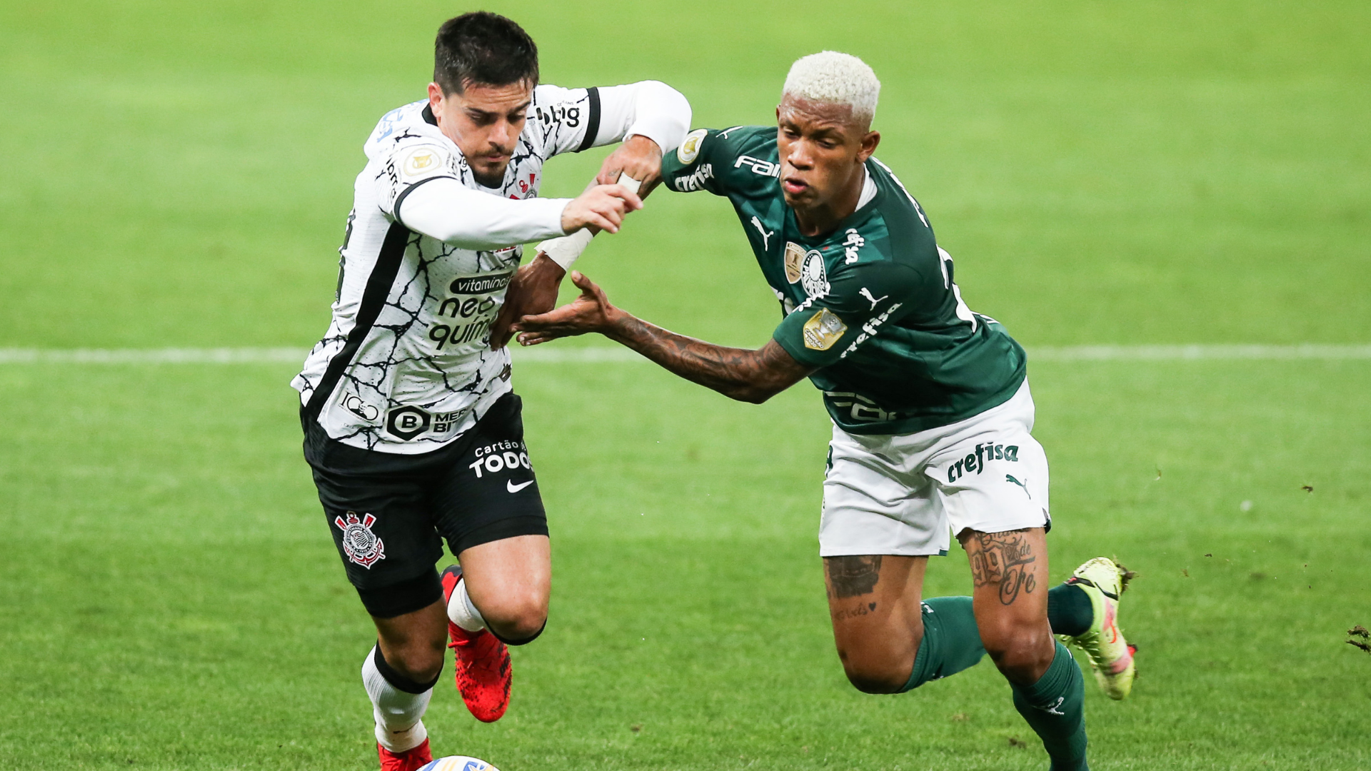Palmeiras recebe Corinthians