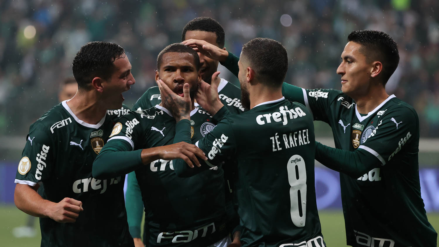 Palmeiras alcança liderança