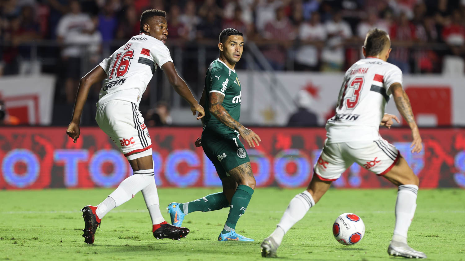 Palmeiras enfrenta São Paulo
