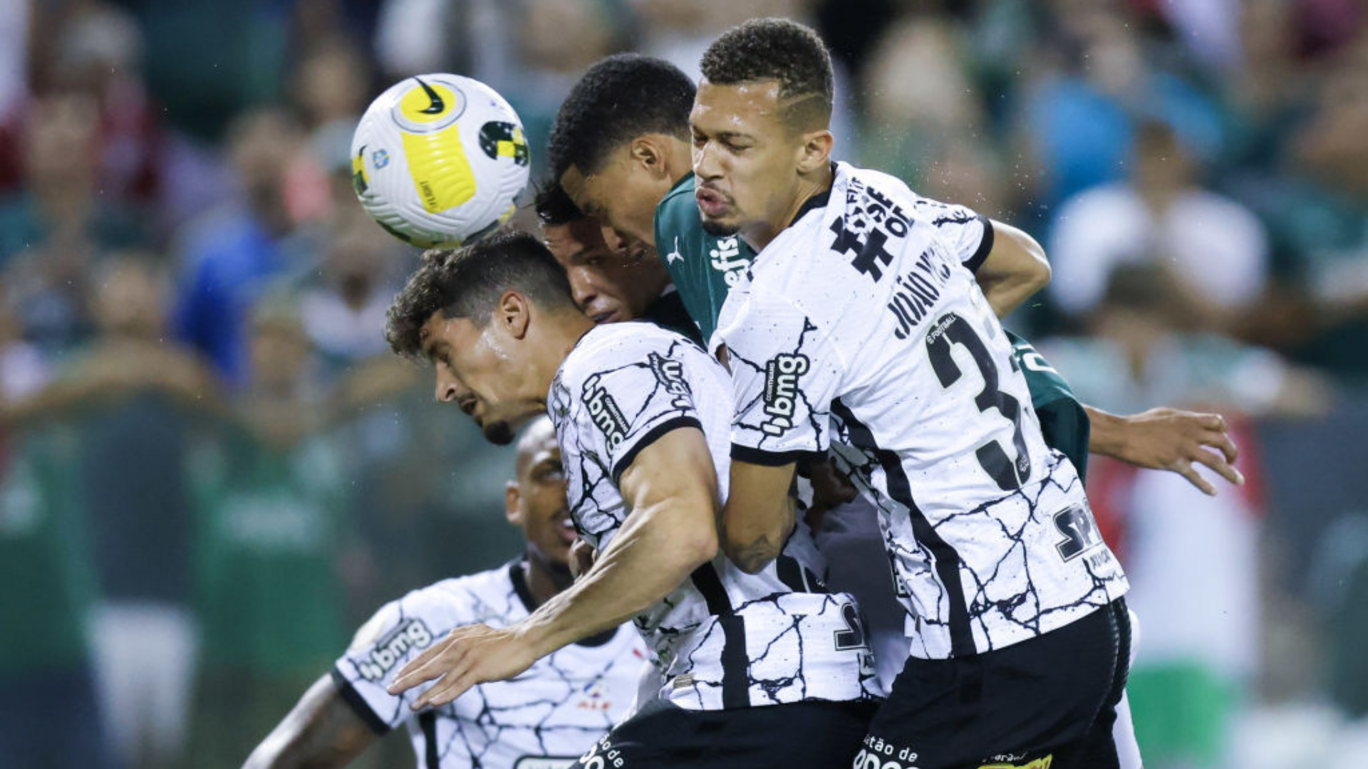Palmeiras em ação diante do Corinthians