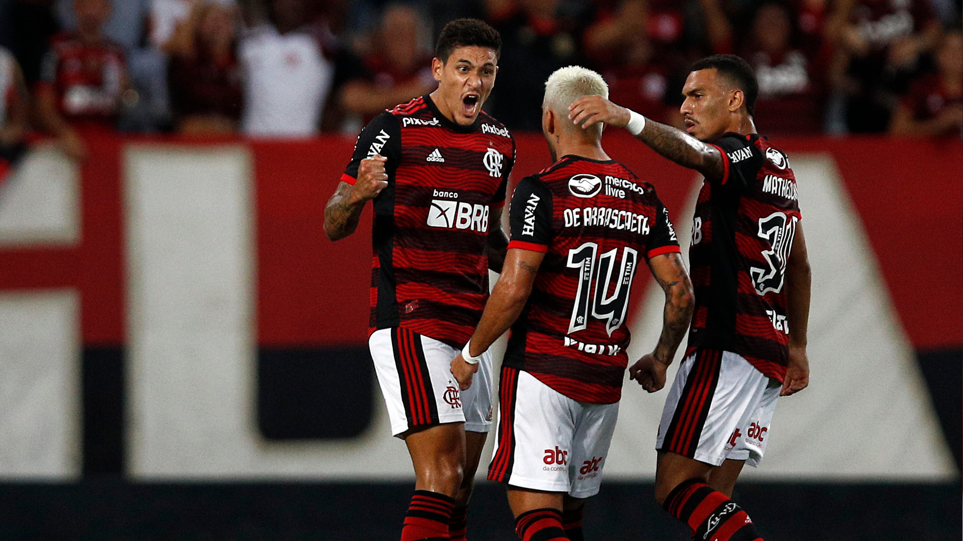 Flamengo fala sobre negociação com Palmeiras por Pedro