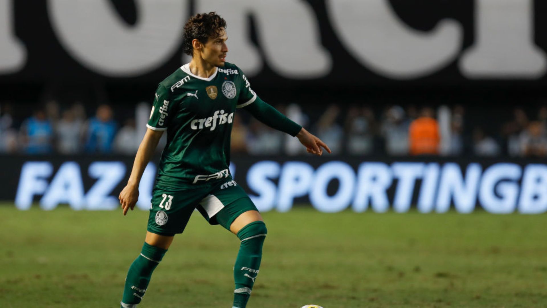 Jogador do Palmeiras, Raphael Veiga em campo pelo clube
