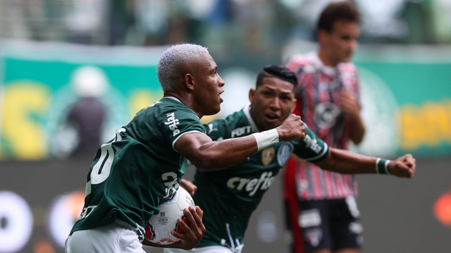 Palmeiras em campo com Danilo e Dudu na final do Paulistão