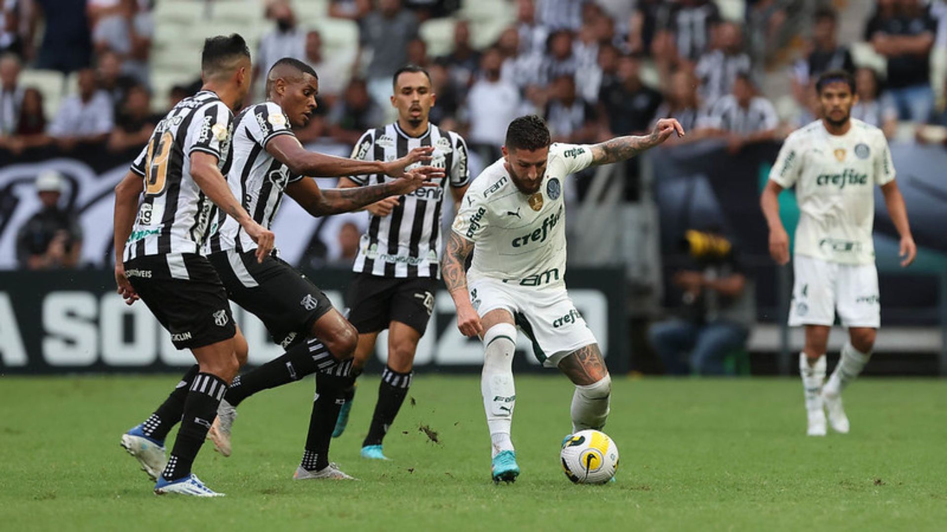 Palmeiras e Ceará em campo pelo Brasileirão