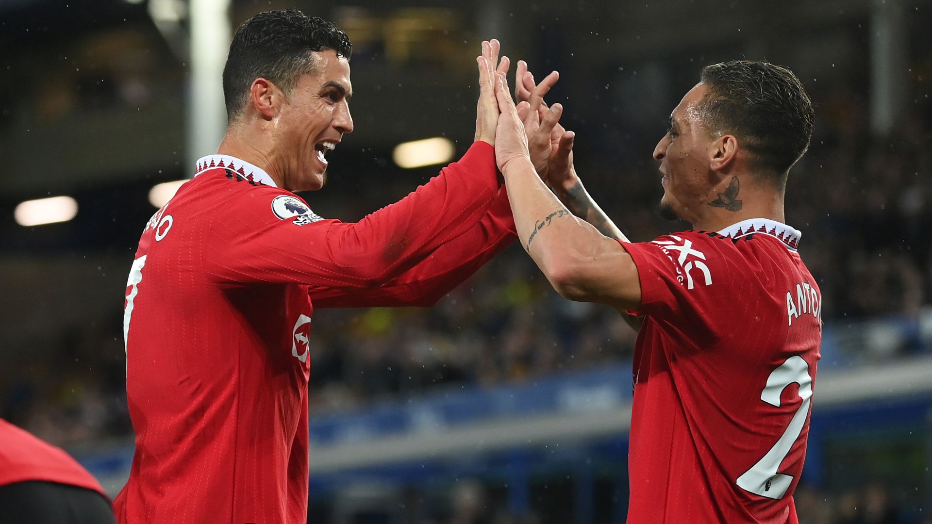 Antony e Cristiano Ronaldo fazem parceria no Manchester United
