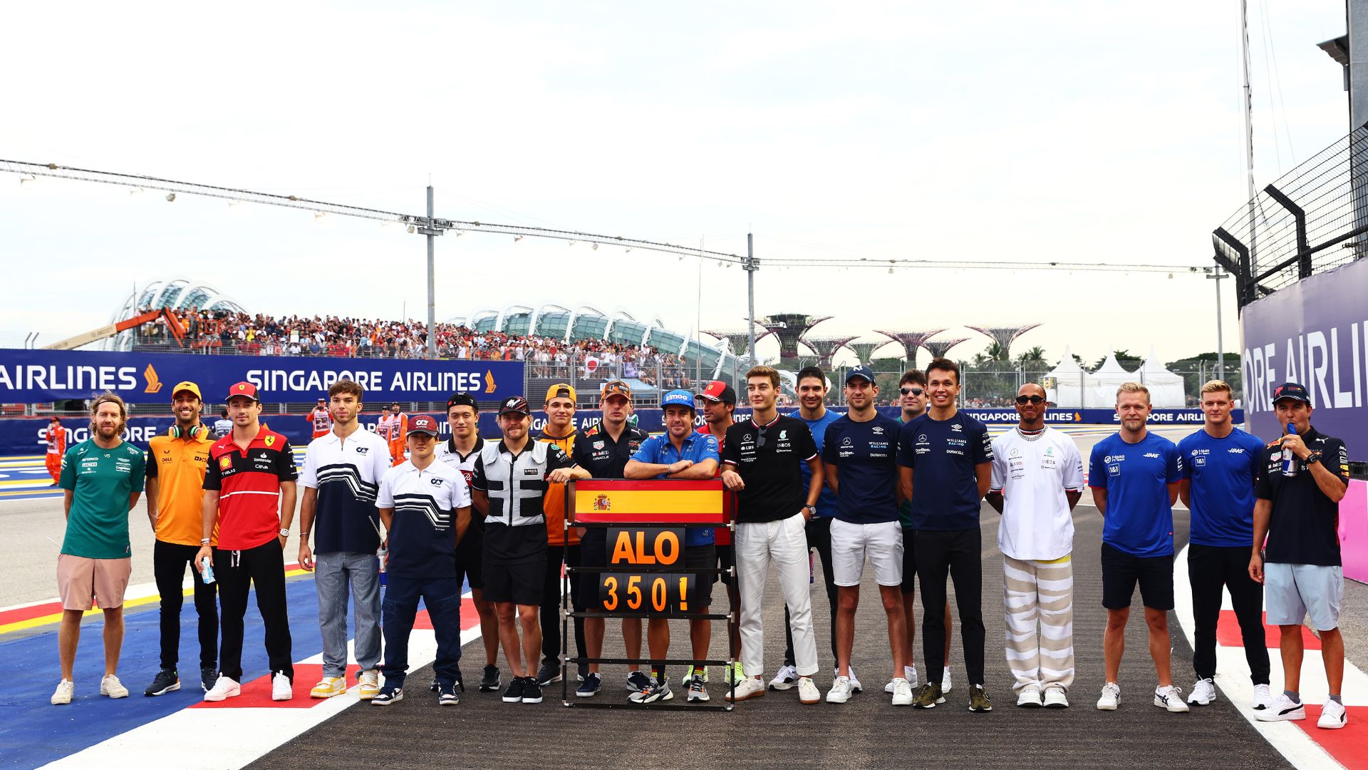 Pilotos celebram marca de Fernando Alonso