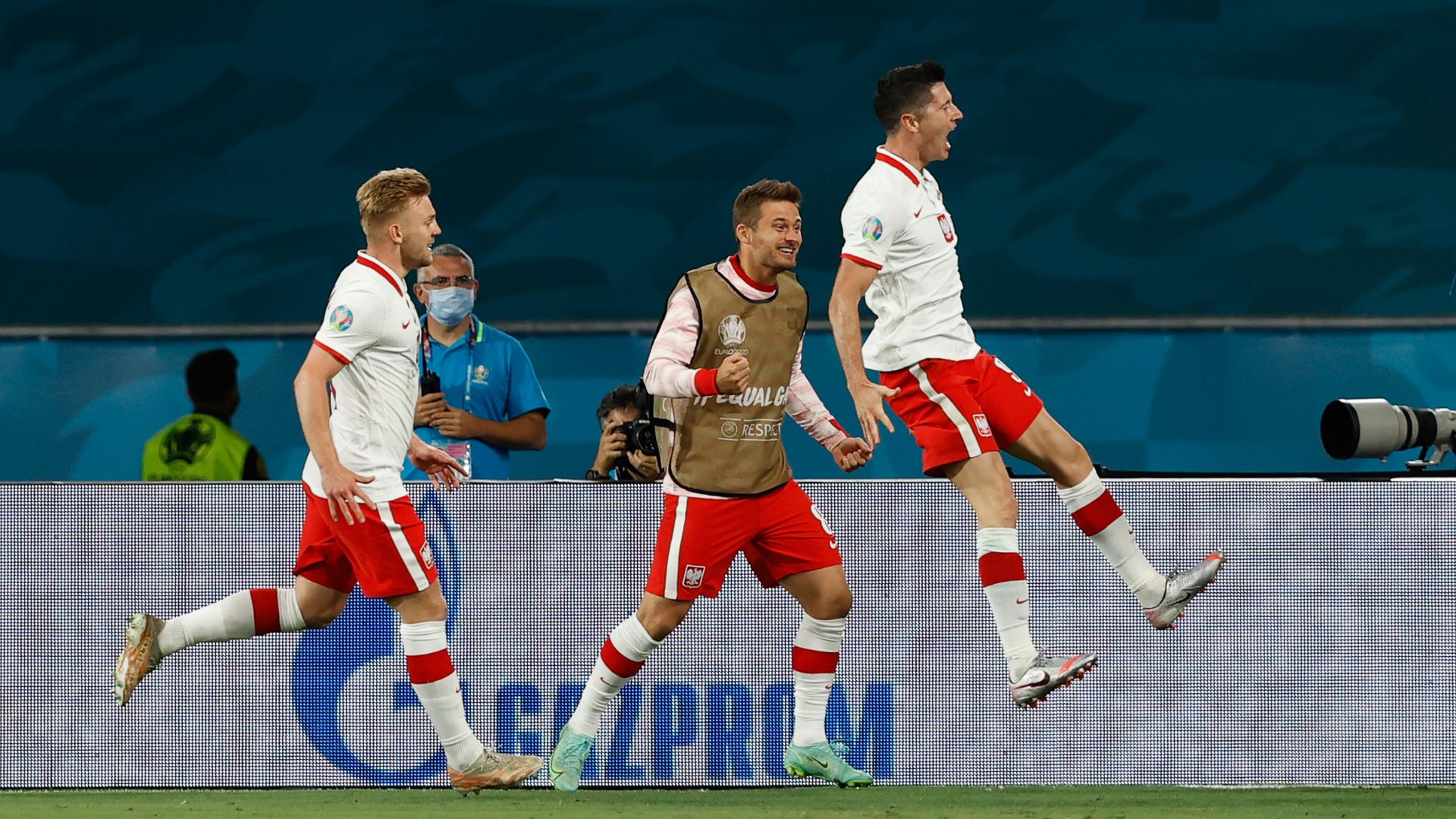 Lewandowski abriu o placar para a Polônia