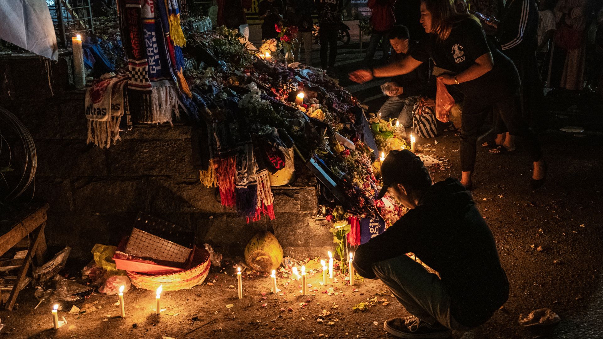 População presta homenagens às vítimas da tragédia na Indonésia 