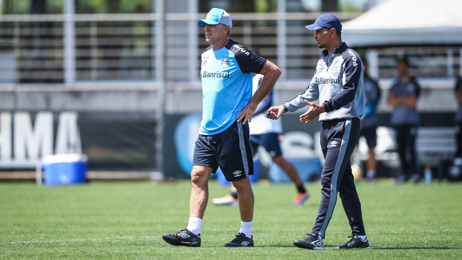 Renato Portaluppi comanda treino do Grêmio 