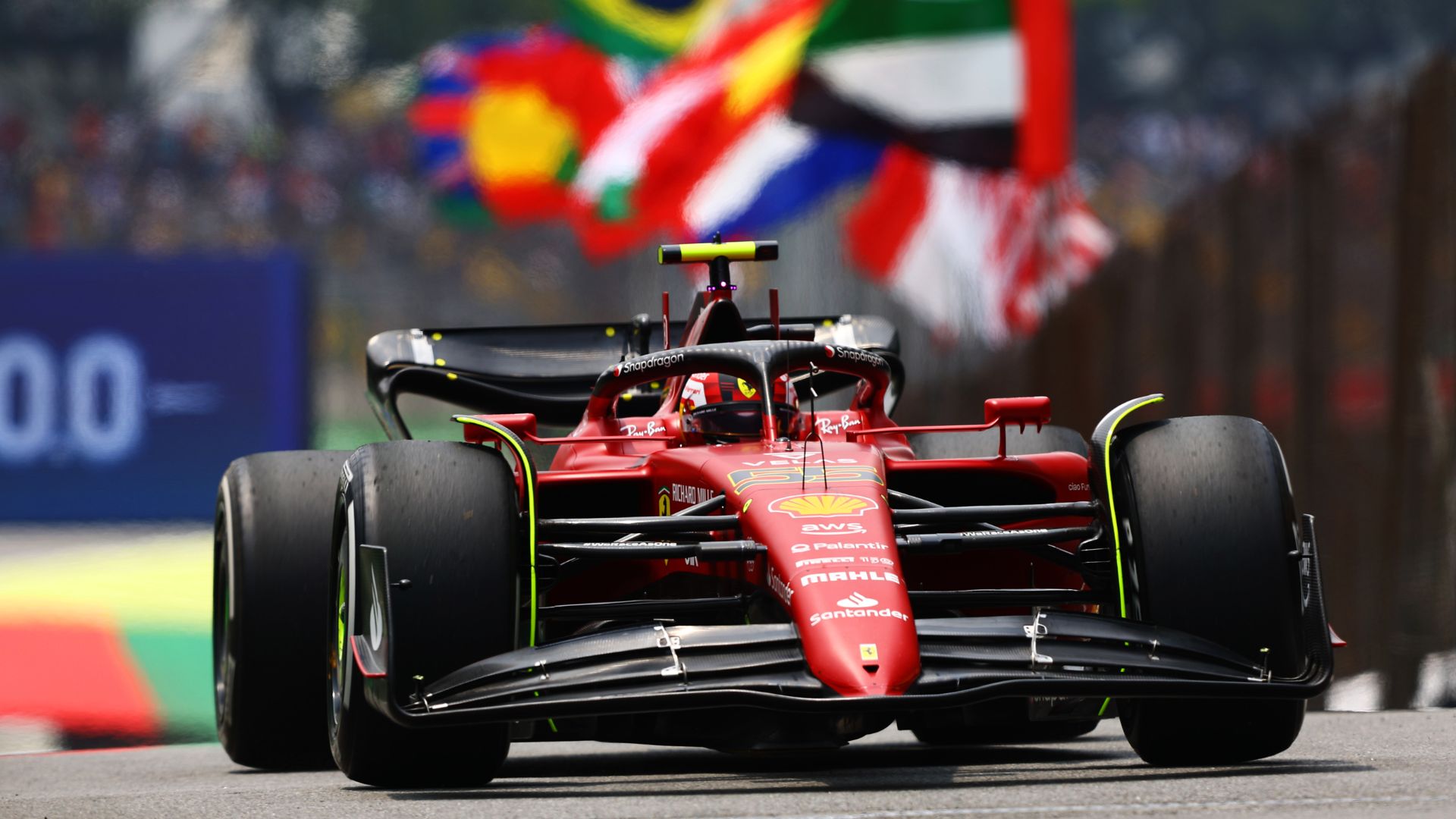 Carlos Sainz, da Ferrari, no primeiro treino livre do GP de São Paulo pela F1