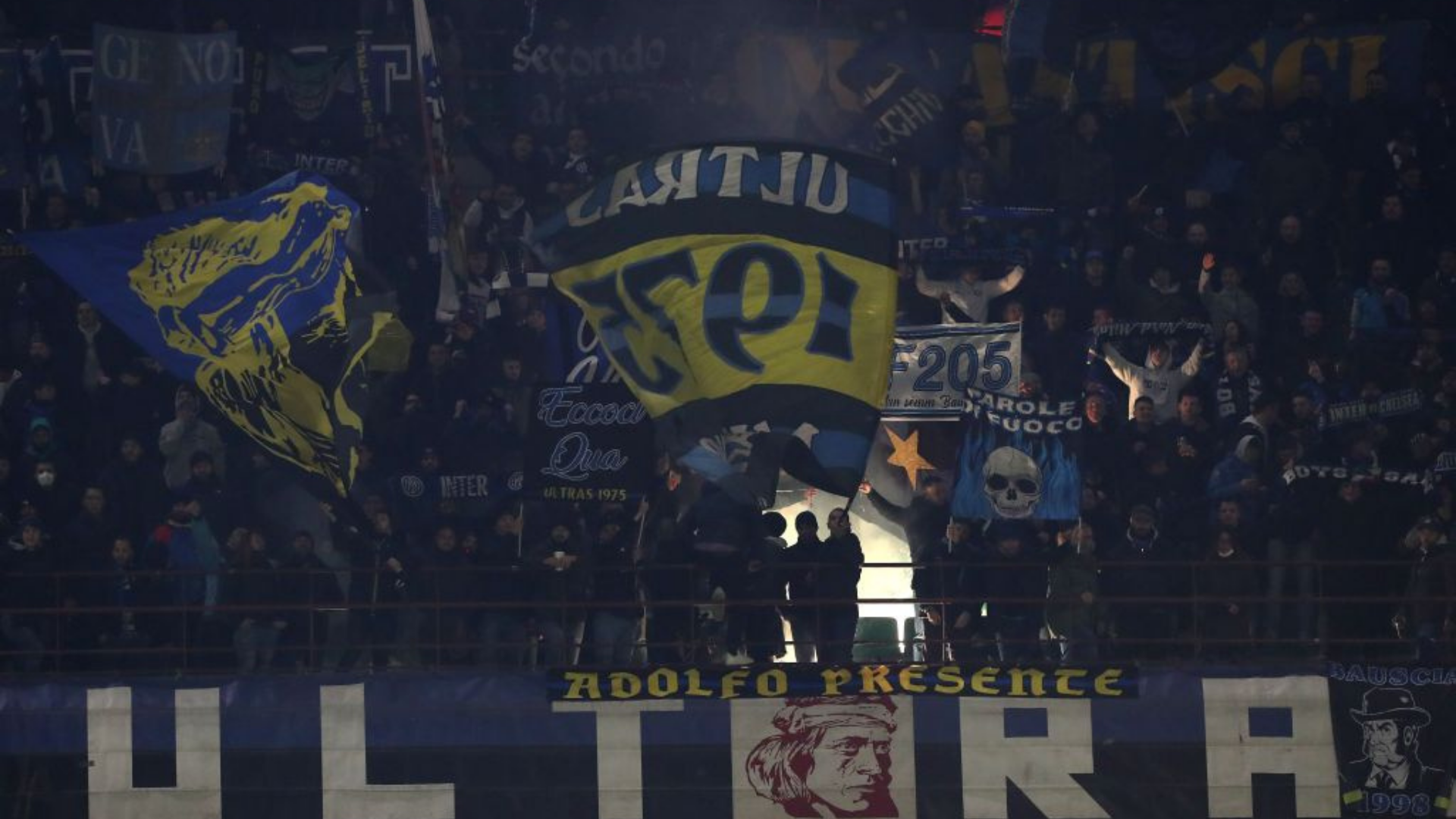 Torcida da Inter de Milão antes da partida contra a Salernitana pelo Campeonato Italiano