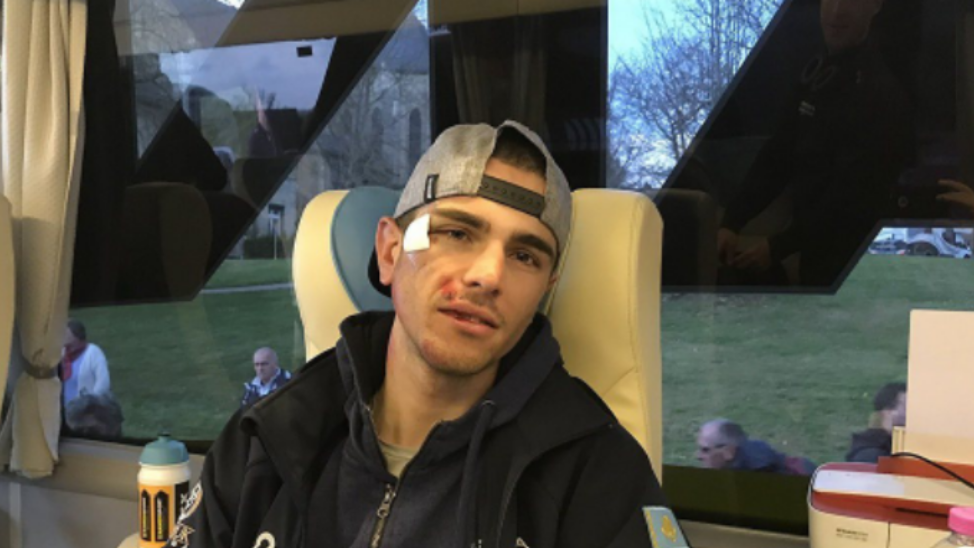 Samuele após acidente na Amstel Gold Race