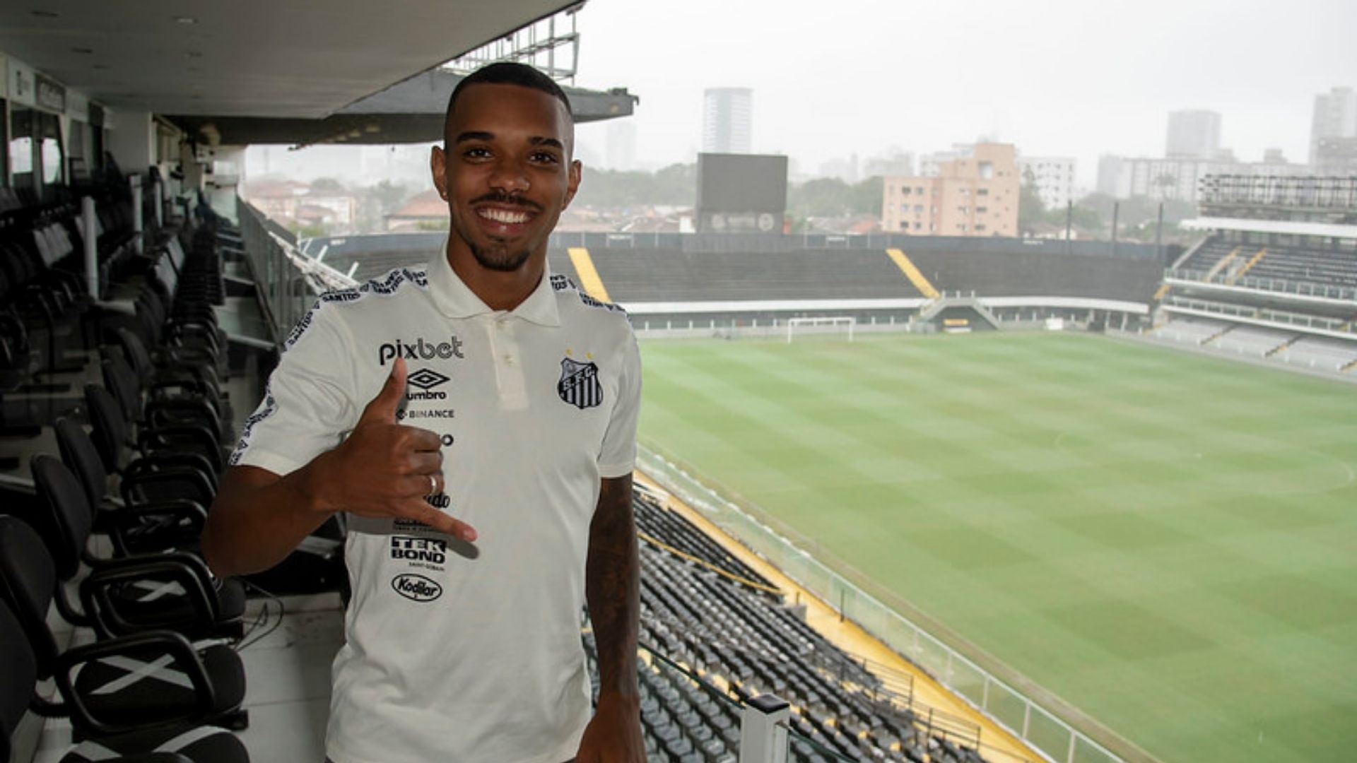 Santos anuncia a renovação de contrato de Lucas Pires