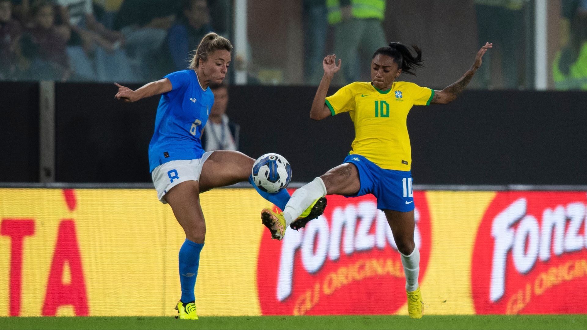 Seleção Brasileira de Pia Sundhage enfrentando a Itália