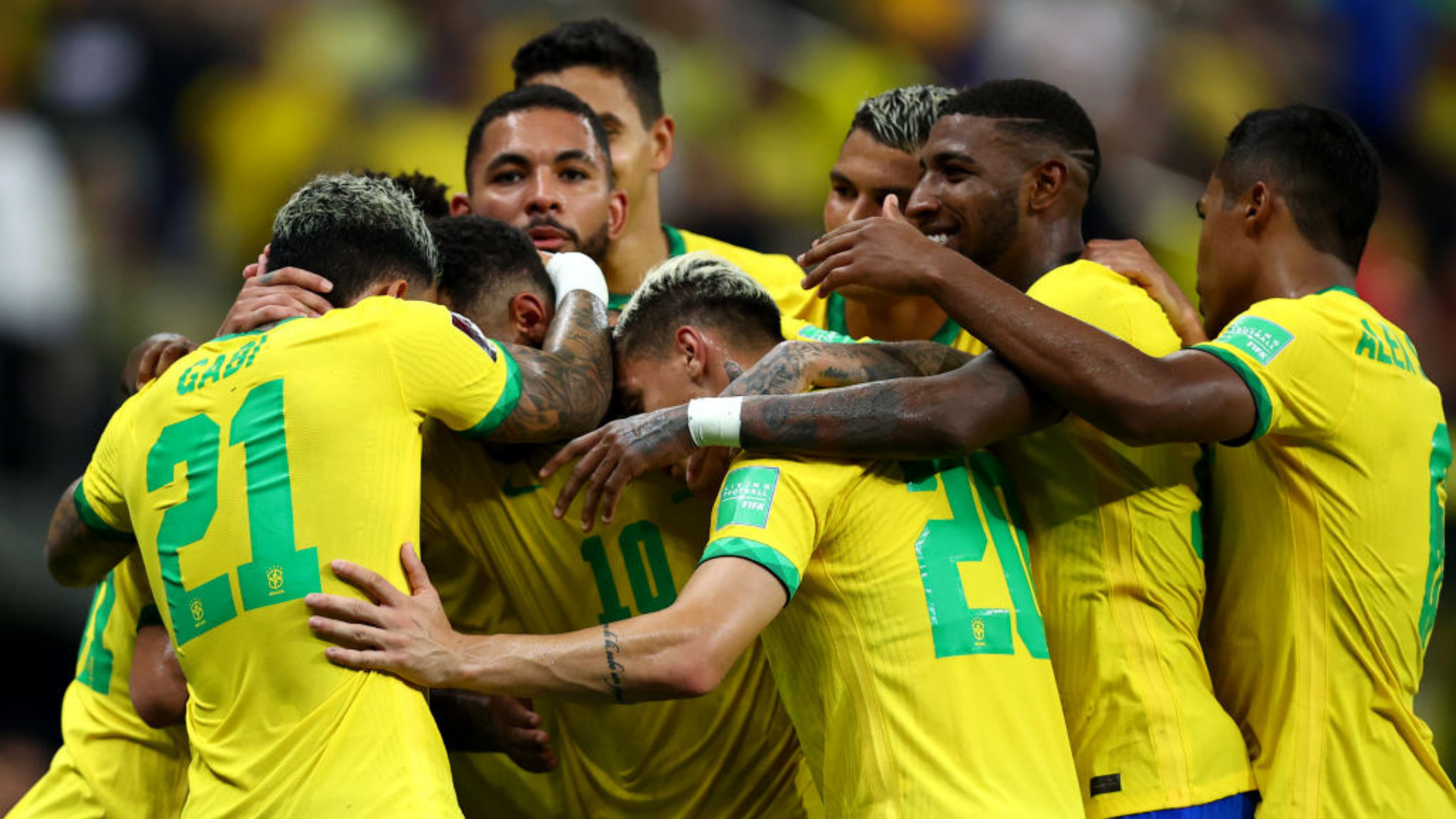 Seleção Brasileia comemorando o gol na partida das Eliminatórias