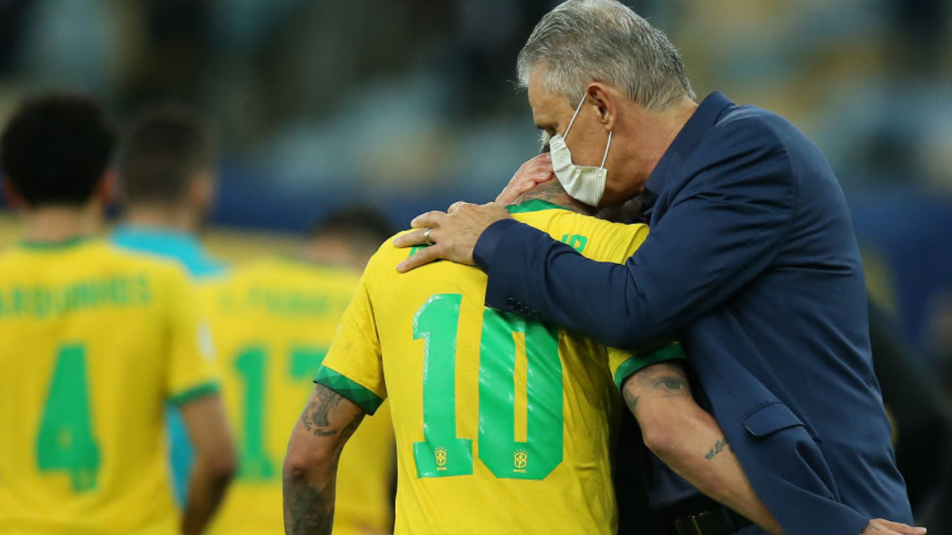 Tite abraça Neymar
