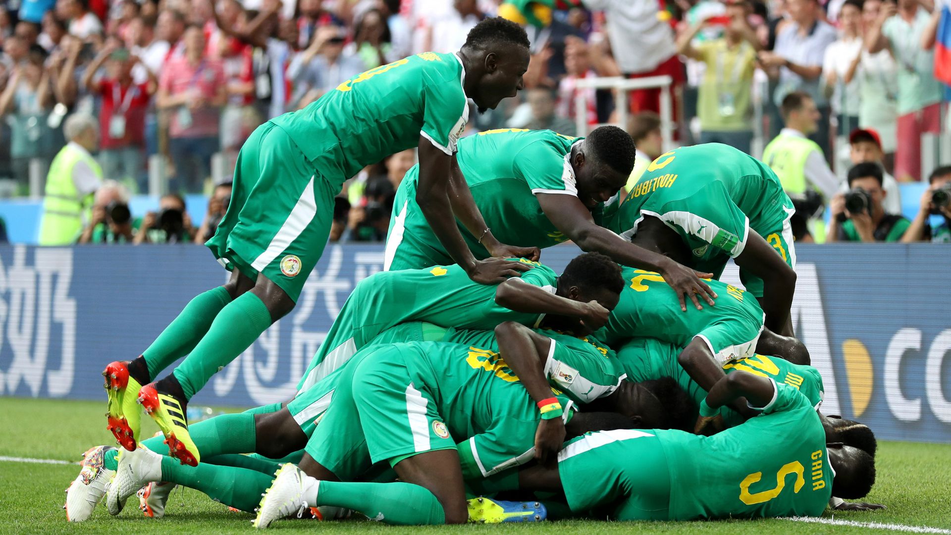 Seleção Senegalesa celebrando gol na Copa do Mundo de 2018