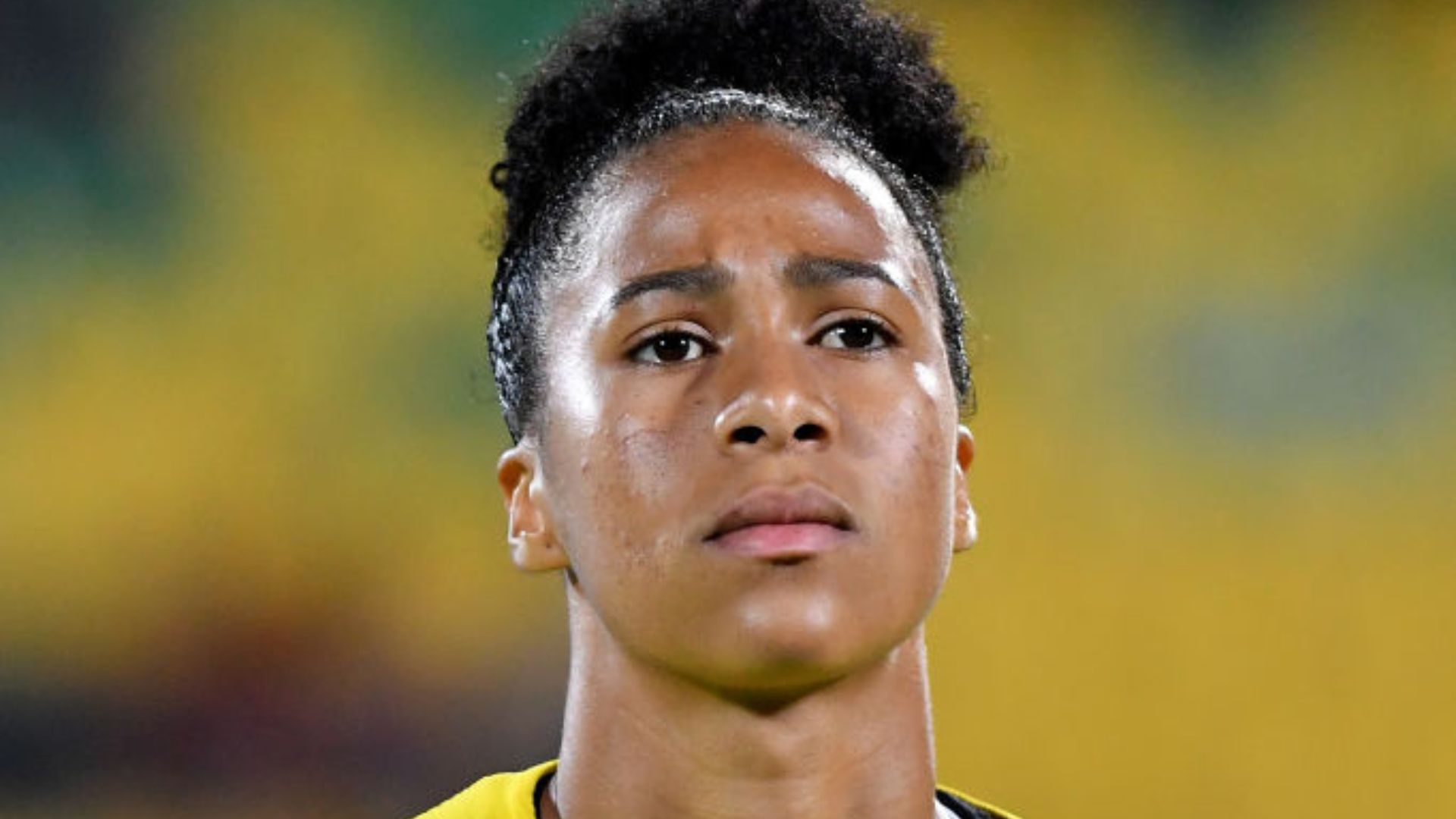 Tainara posa para foto na Seleção Brasileira