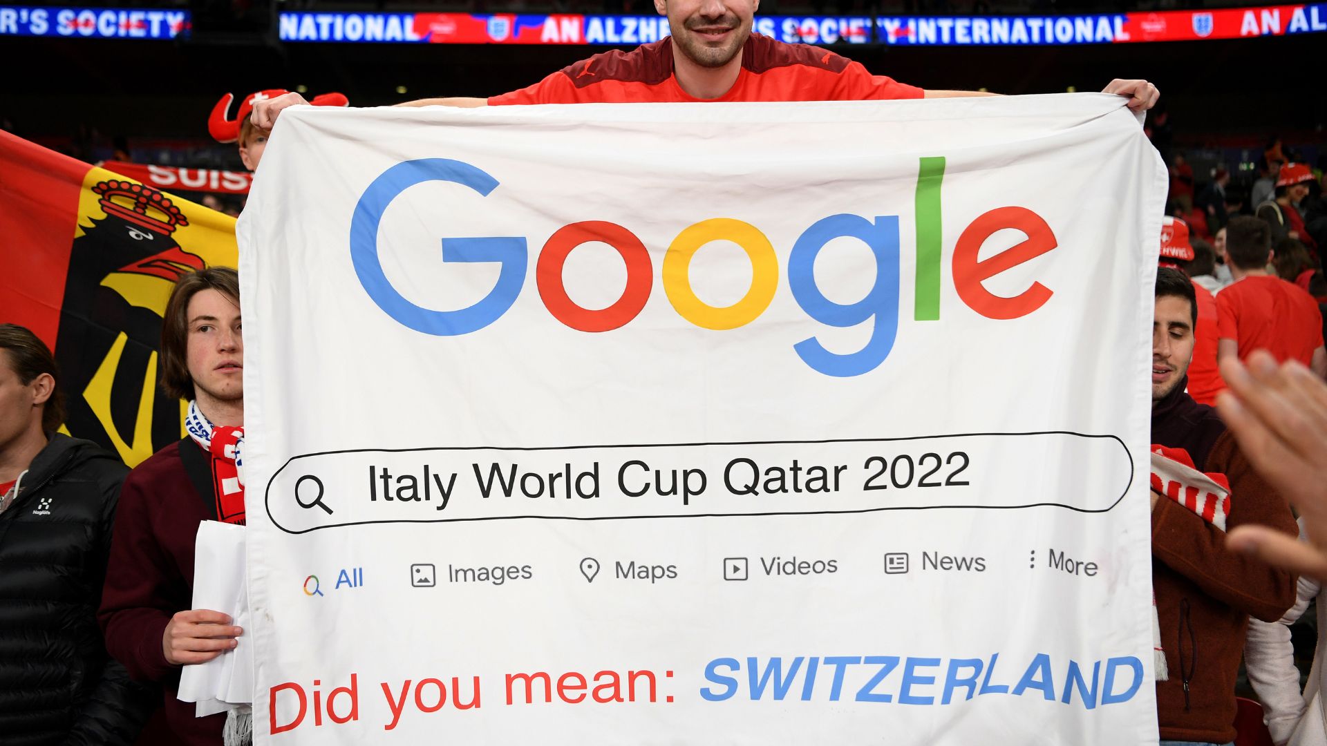 Torcedor da Suíça comemorando vaga na Copa do Mundo